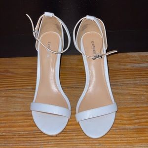 Express white wedges
